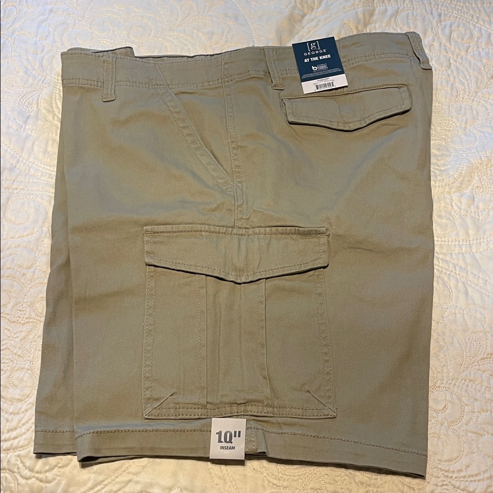George Men's Khaki Cargo Shorts size 38 w/10” inseam New with tag👍